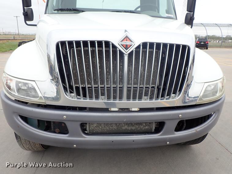 image for item FN9981 2014 International DuraStar 4300 truck cab and chassis