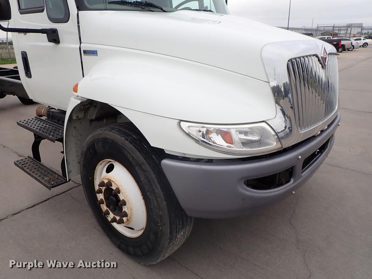 image for item FN9981 2014 International DuraStar 4300 truck cab and chassis