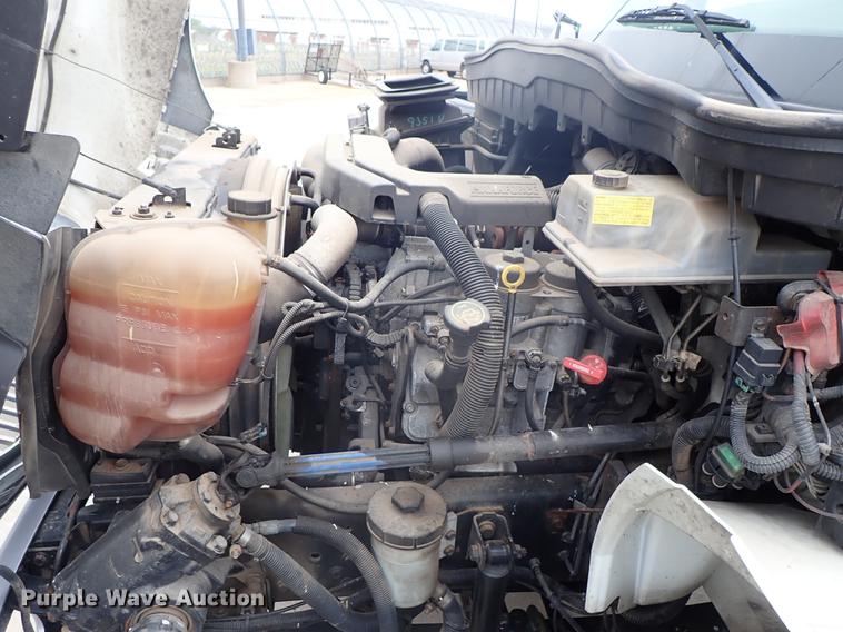 image for item FN9981 2014 International DuraStar 4300 truck cab and chassis