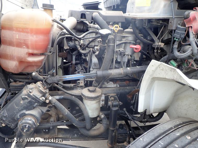 image for item FN9981 2014 International DuraStar 4300 truck cab and chassis