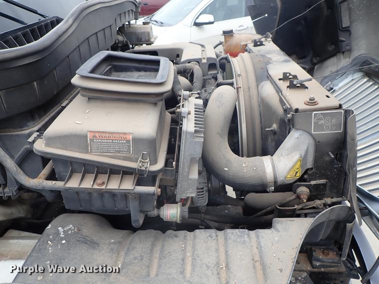 image for item FN9981 2014 International DuraStar 4300 truck cab and chassis