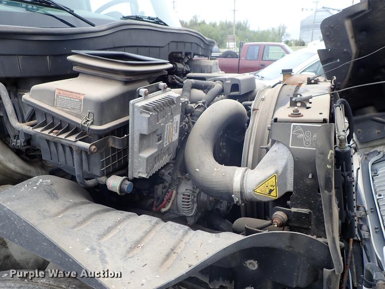 image for item FN9981 2014 International DuraStar 4300 truck cab and chassis