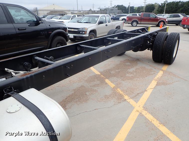 image for item FN9981 2014 International DuraStar 4300 truck cab and chassis