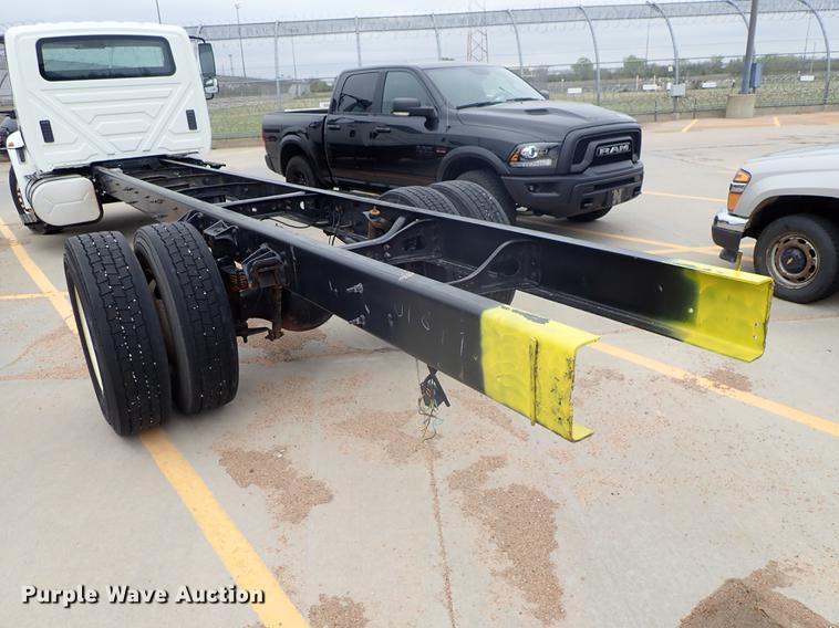 image for item FN9981 2014 International DuraStar 4300 truck cab and chassis