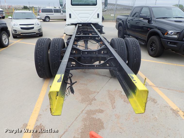 image for item FN9981 2014 International DuraStar 4300 truck cab and chassis