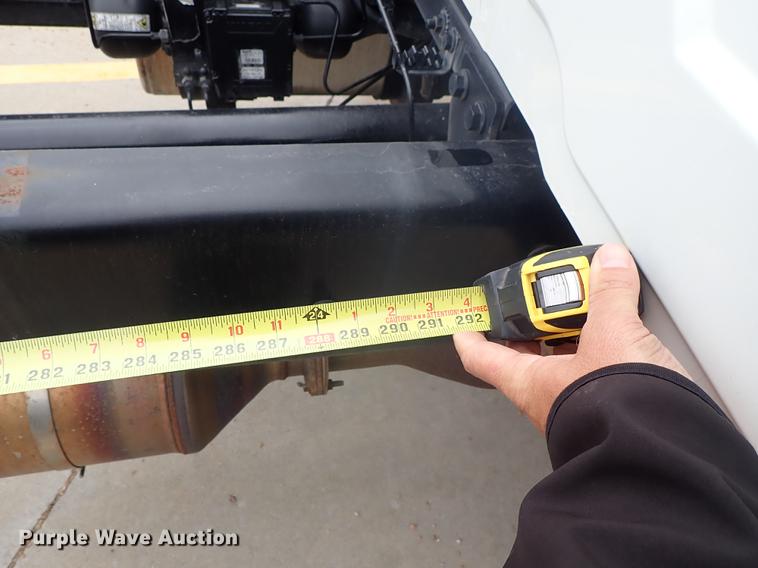 image for item FN9981 2014 International DuraStar 4300 truck cab and chassis