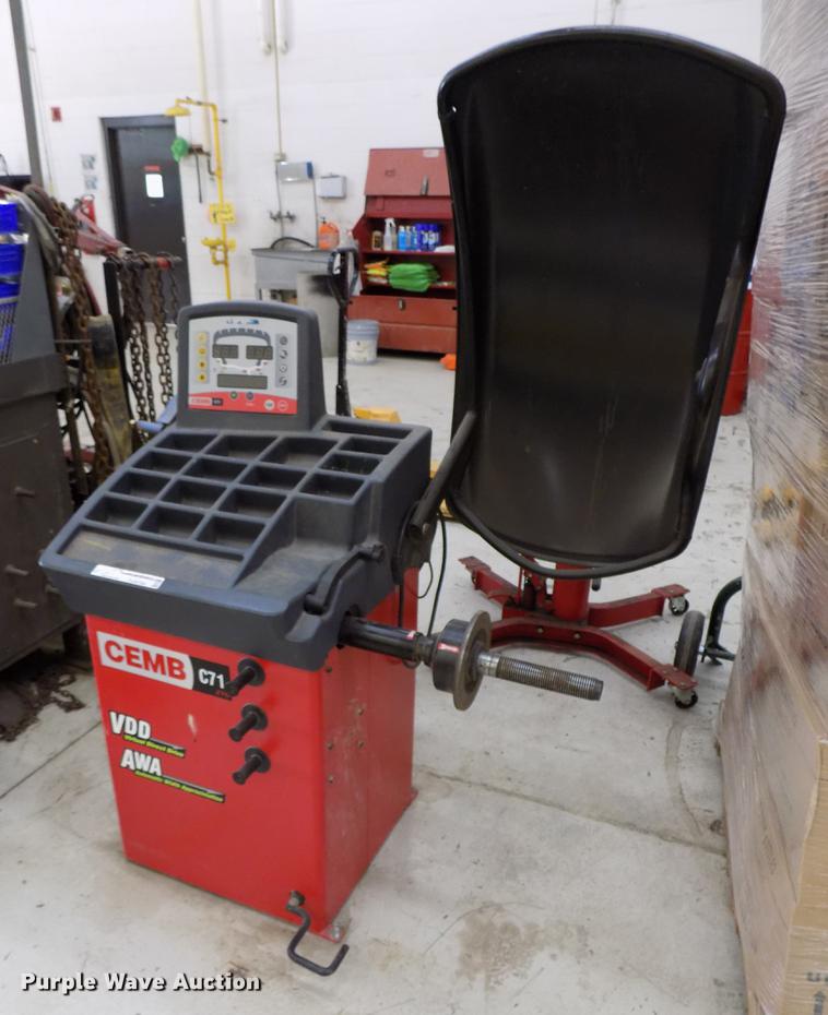 image for item FO9782 CEMB C71 wheel balancer