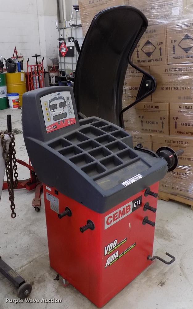 image for item FO9782 CEMB C71 wheel balancer