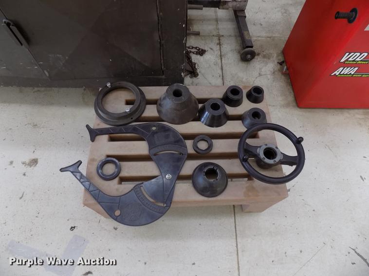 image for item FO9782 CEMB C71 wheel balancer