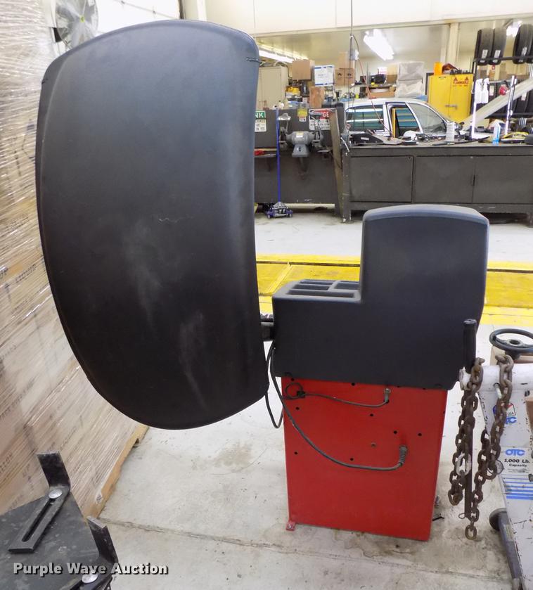 image for item FO9782 CEMB C71 wheel balancer