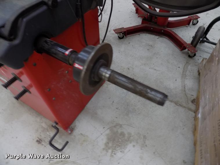 image for item FO9782 CEMB C71 wheel balancer