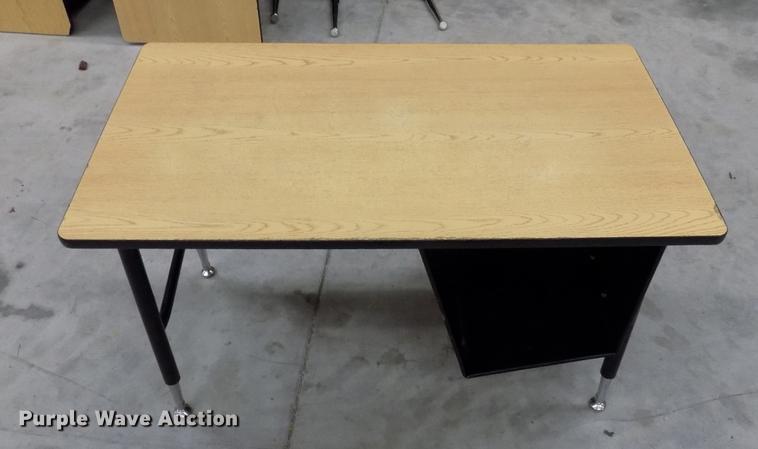 image for item FO9791 Approximately 33 desks