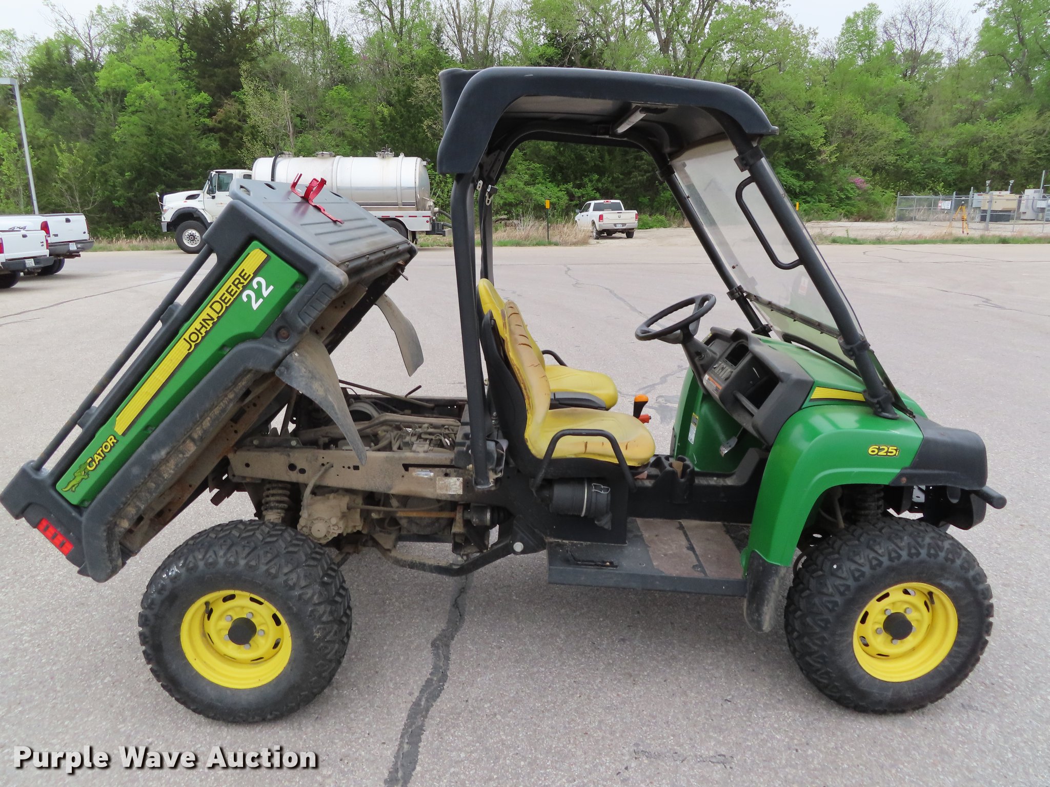 2012 John Deere 625i Gator utility vehicle in Olathe, KS Item DE3423