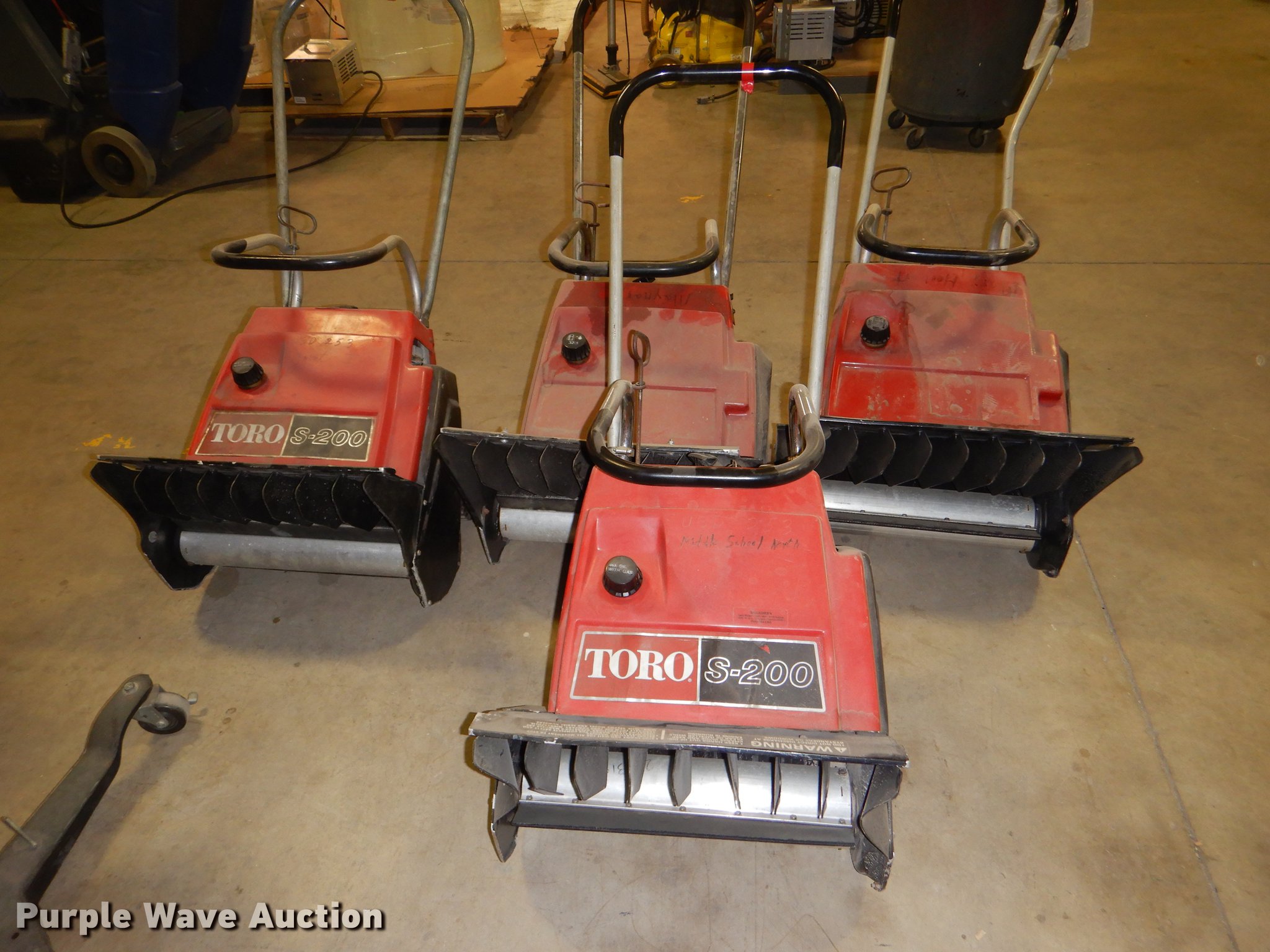 (4) Toro S200 snow blowers in Emporia, KS Item FK9182 sold Purple Wave