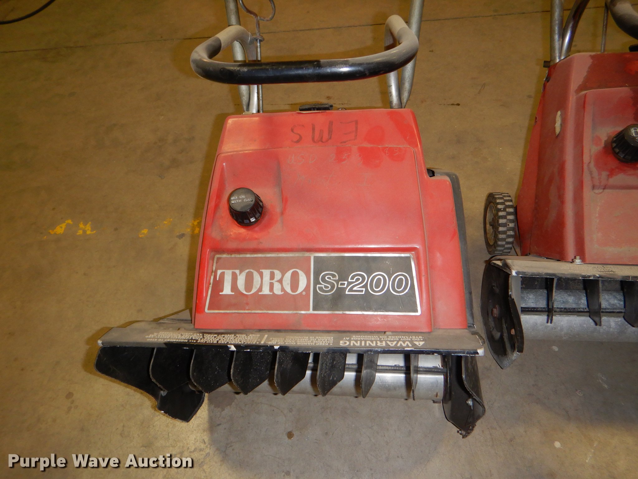 (4) Toro S200 snow blowers in Emporia, KS Item FK9182 sold Purple Wave