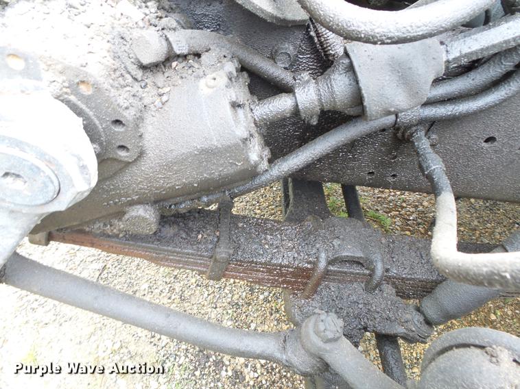 image for item CD9617 1984 International S1900 oil distributor truck