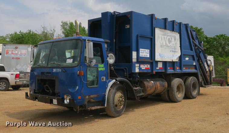 image for item DB8790 2003 Autocar WX refuse truck