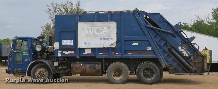 image for item DB8790 2003 Autocar WX refuse truck