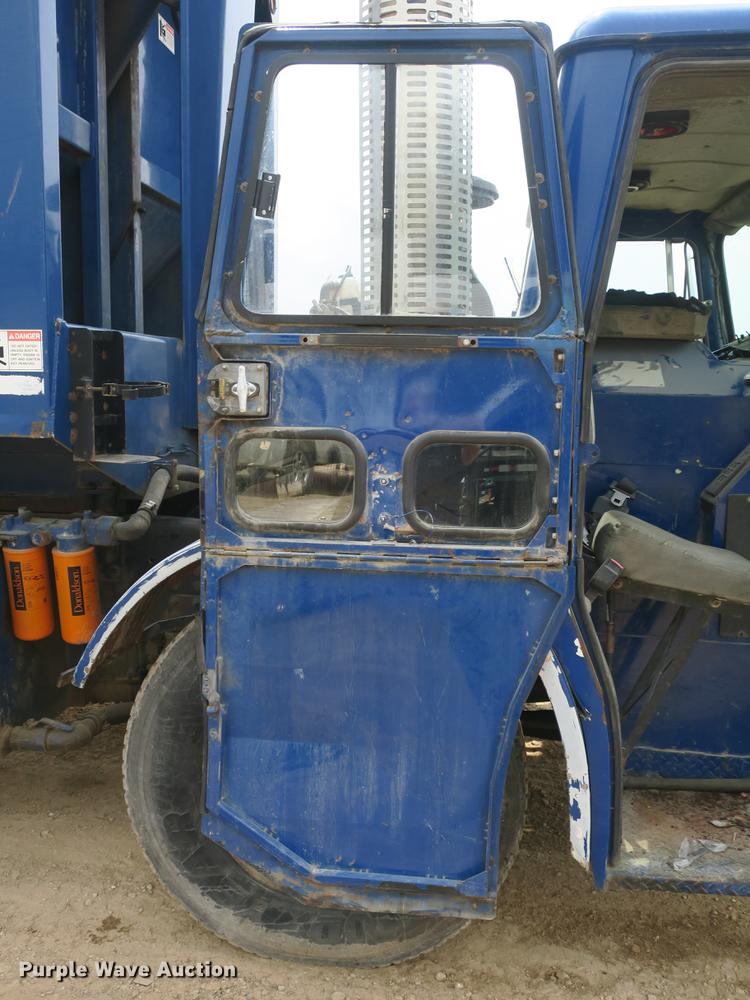 image for item DB8790 2003 Autocar WX refuse truck