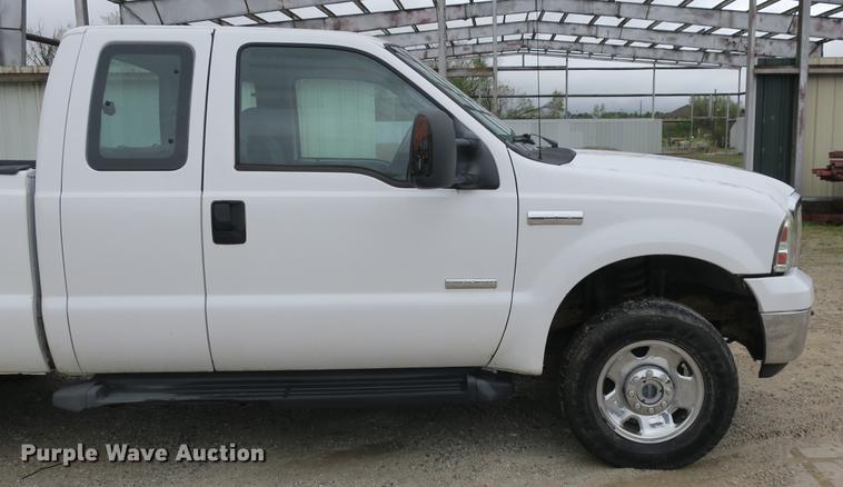 image for item DB8795 2006 Ford F250 Super Duty SuperCab pickup truck