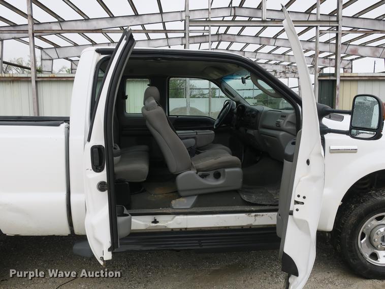 image for item DB8795 2006 Ford F250 Super Duty SuperCab pickup truck