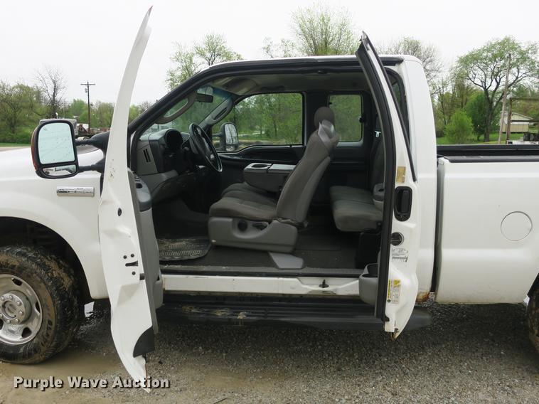 image for item DB8795 2006 Ford F250 Super Duty SuperCab pickup truck