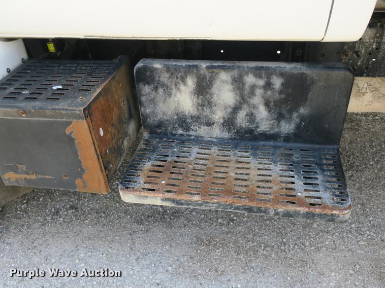 image for item DB8803 2000 GMC C6500 box truck