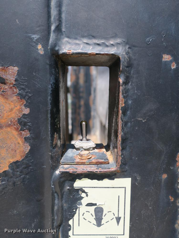 image for item DB8803 2000 GMC C6500 box truck