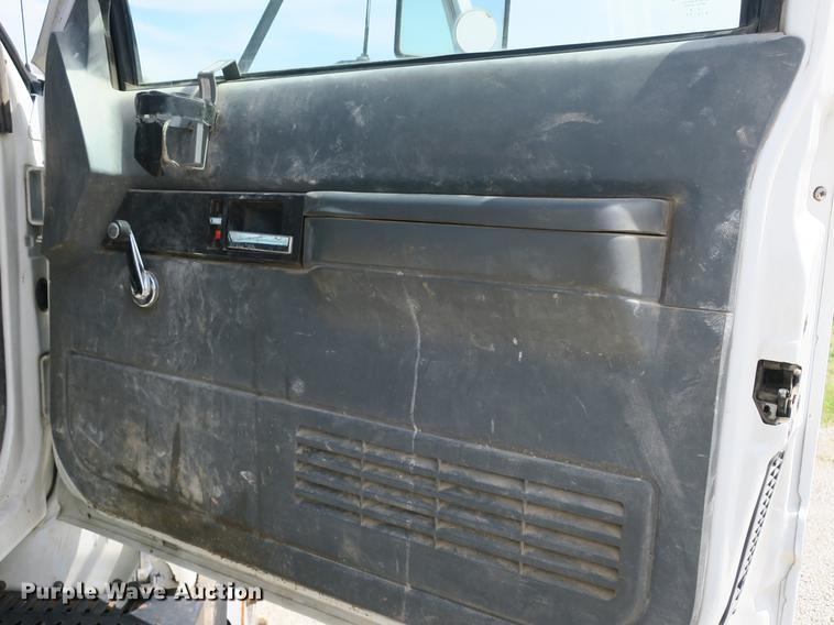 image for item DB8803 2000 GMC C6500 box truck