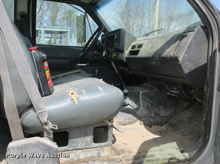 image for item DB8803 2000 GMC C6500 box truck