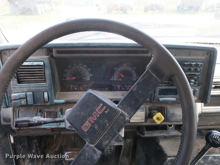 image for item DB8803 2000 GMC C6500 box truck