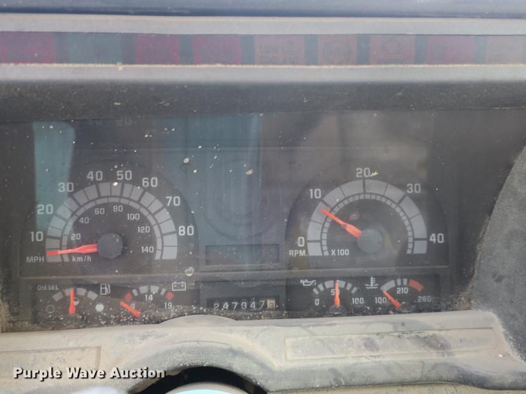 image for item DB8803 2000 GMC C6500 box truck