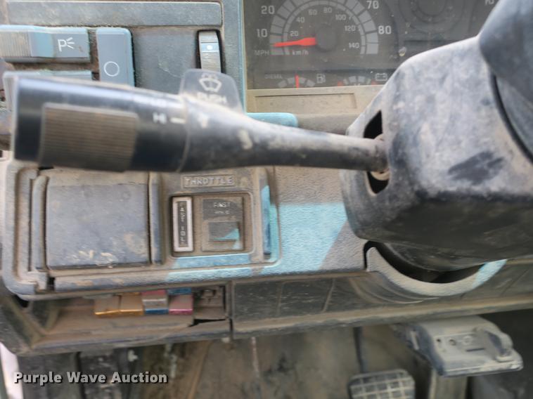 image for item DB8803 2000 GMC C6500 box truck