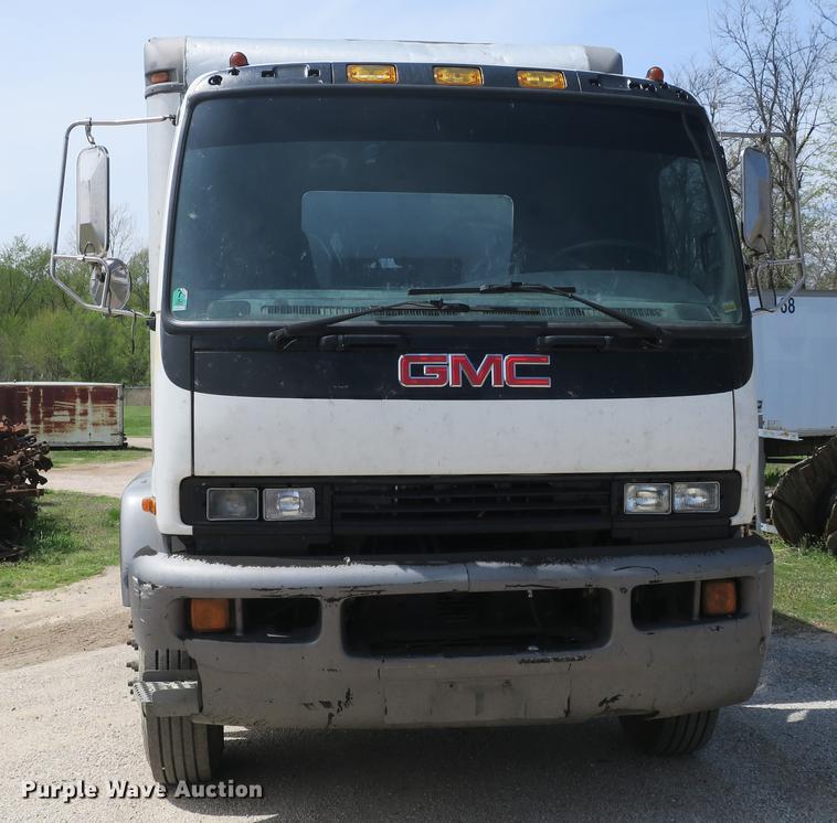 image for item DB8804 2001 GMC T6500 box truck