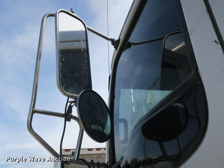 image for item DB8804 2001 GMC T6500 box truck