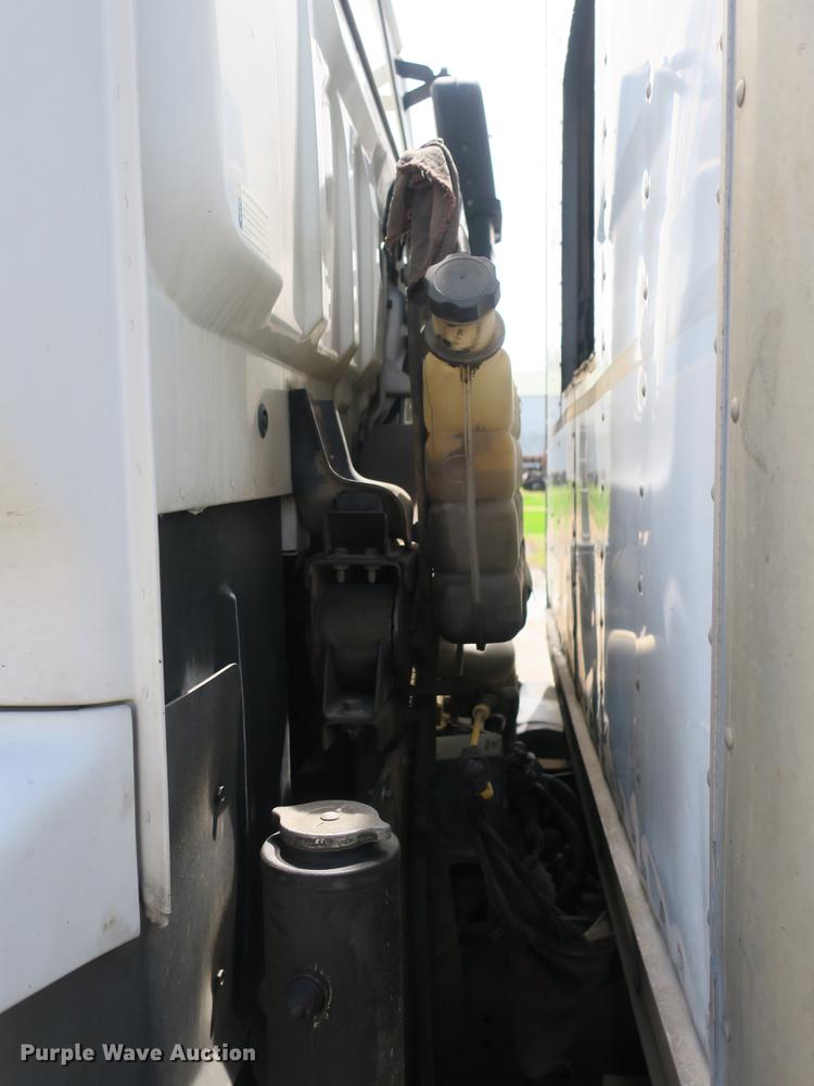 image for item DB8804 2001 GMC T6500 box truck