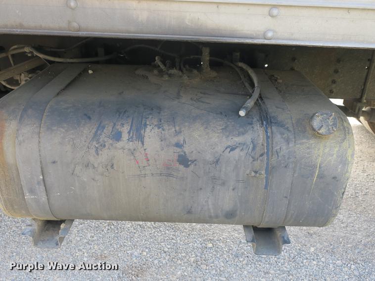 image for item DB8804 2001 GMC T6500 box truck