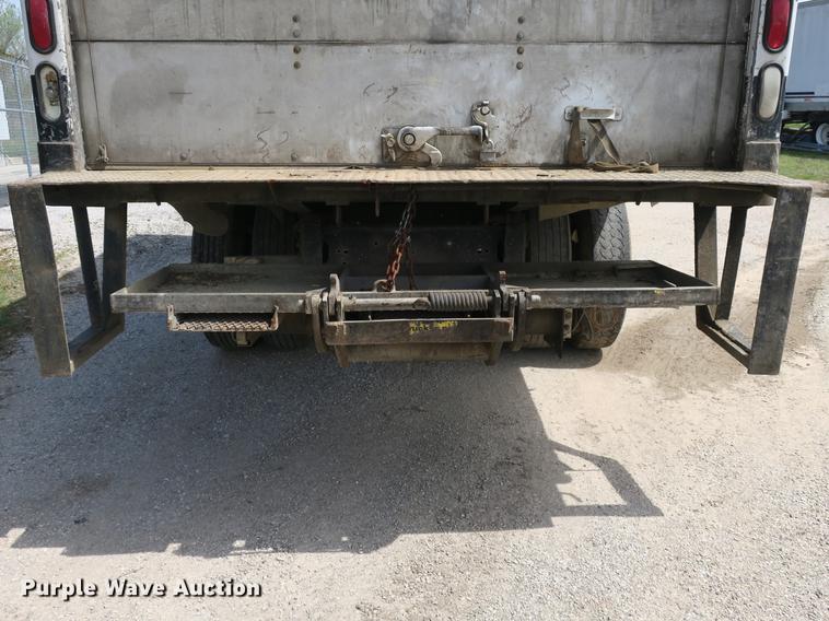 image for item DB8804 2001 GMC T6500 box truck