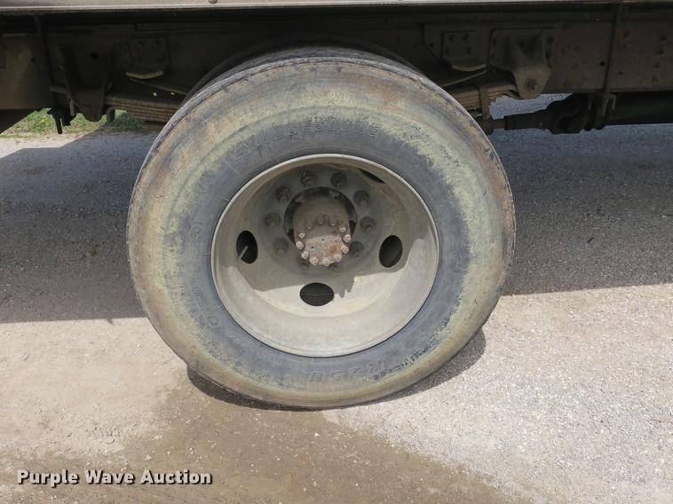 image for item DB8804 2001 GMC T6500 box truck