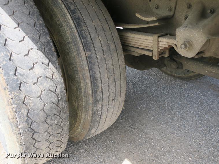 image for item DB8804 2001 GMC T6500 box truck