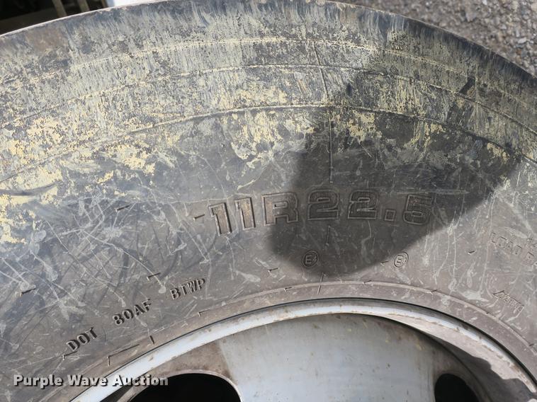 image for item DB8804 2001 GMC T6500 box truck