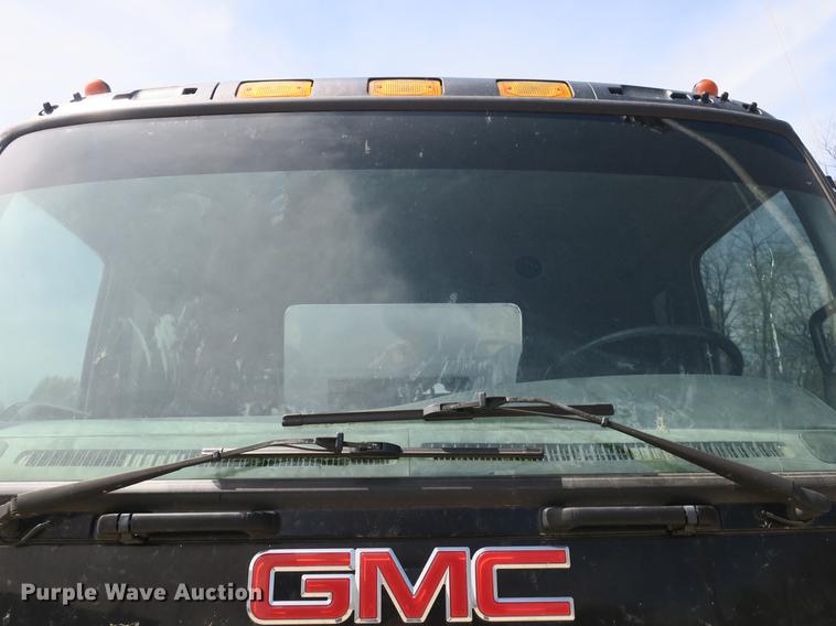 image for item DB8804 2001 GMC T6500 box truck