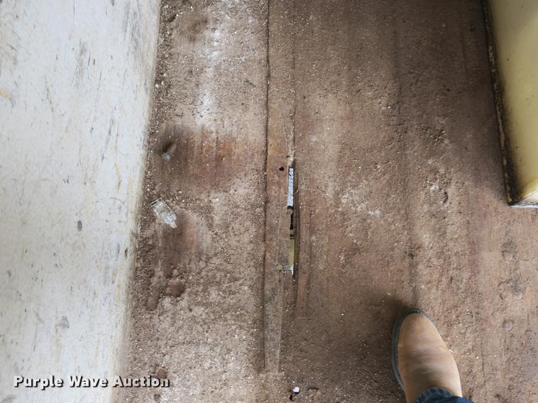 image for item DB8804 2001 GMC T6500 box truck