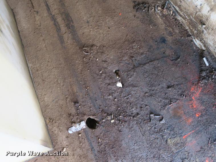 image for item DB8804 2001 GMC T6500 box truck