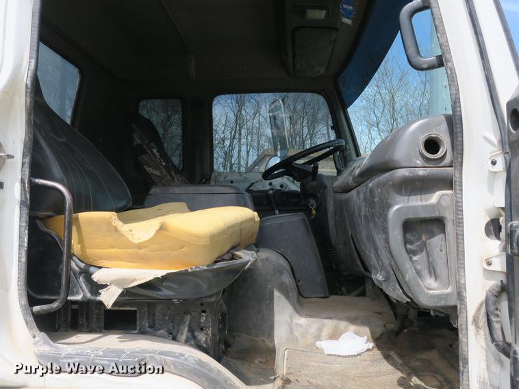 image for item DB8804 2001 GMC T6500 box truck