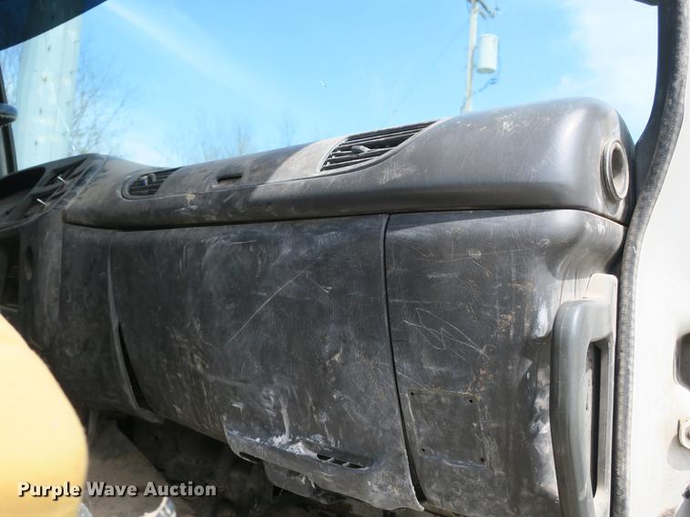 image for item DB8804 2001 GMC T6500 box truck