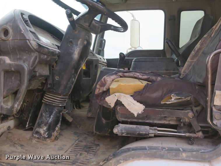 image for item DB8804 2001 GMC T6500 box truck