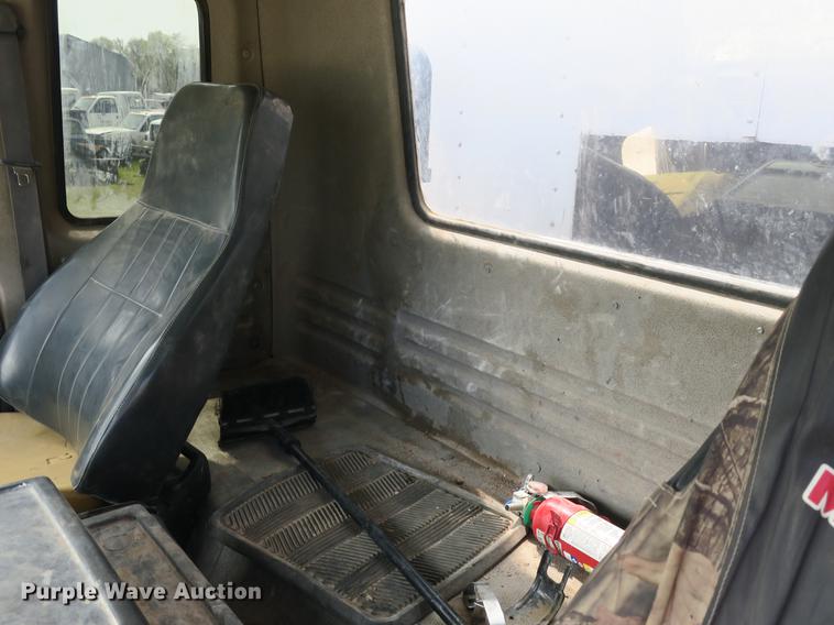 image for item DB8804 2001 GMC T6500 box truck