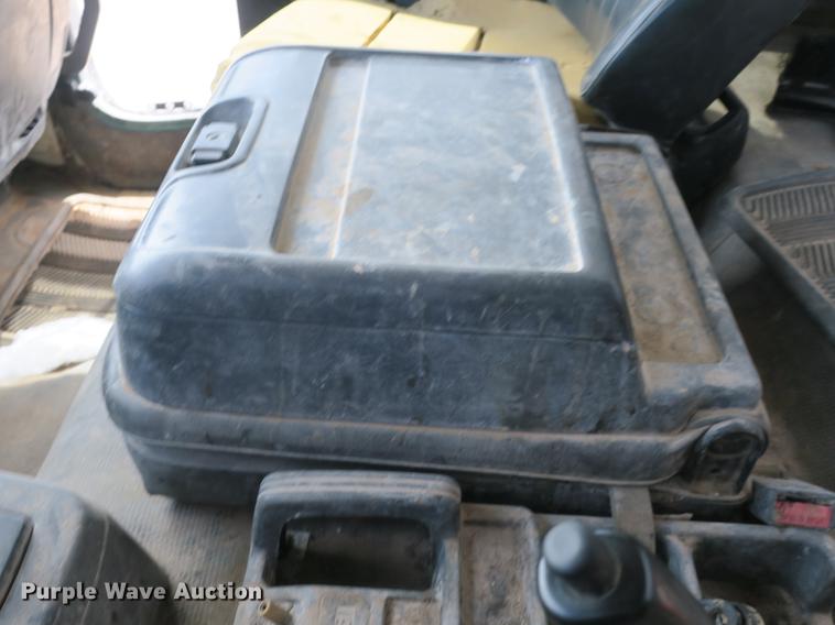 image for item DB8804 2001 GMC T6500 box truck