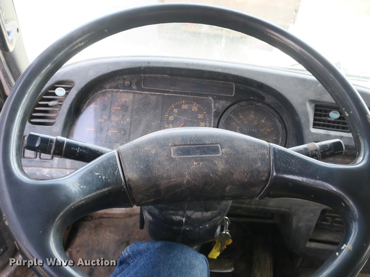 image for item DB8804 2001 GMC T6500 box truck